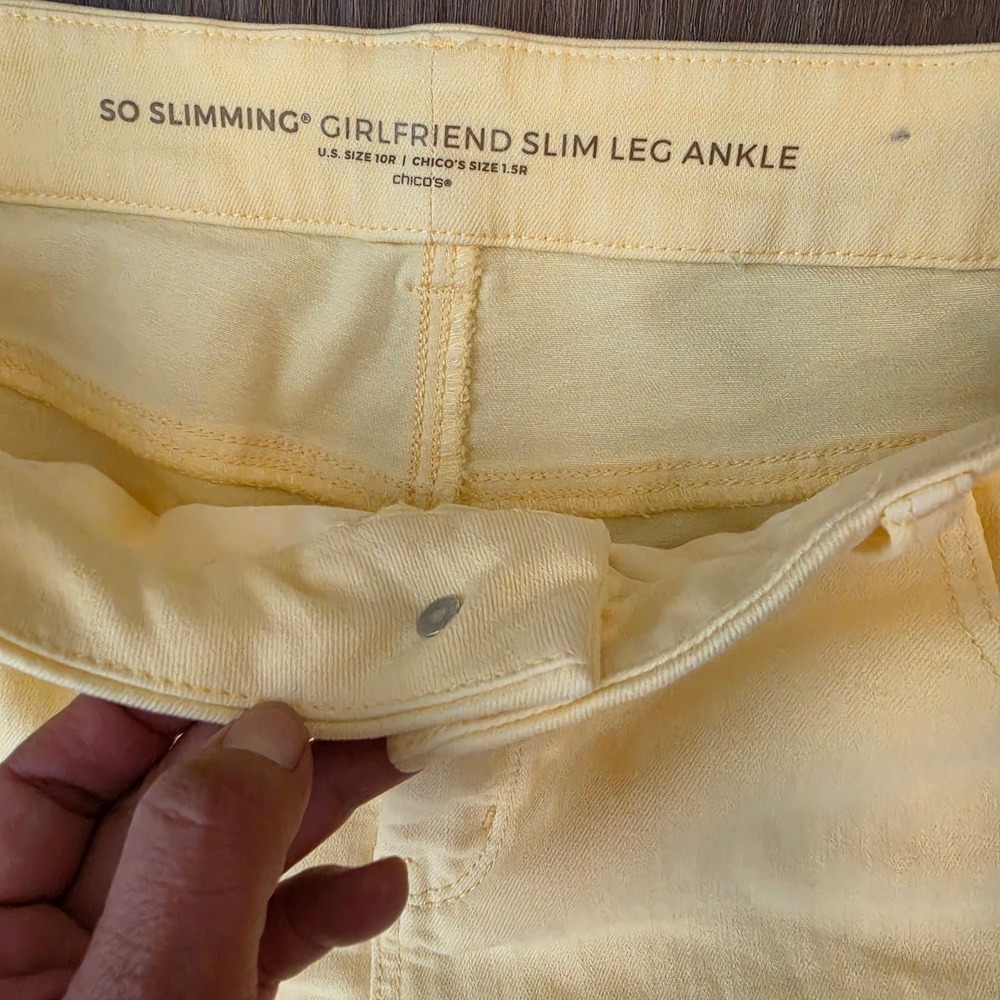 Chico's NWOT So Slimming Girlfriend Slim Leg Ankle Jeans Pale Yellow Sz 1.5R 10R - Picture 4 of 7